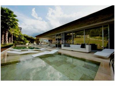 Casa de 5 alcobas en venta en Loma Del Chocho, Envigado, 1200 m² · foto 10 de 12