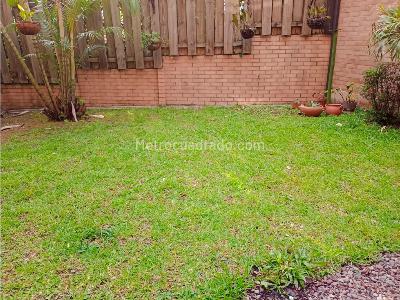 Casa de 4 alcobas en venta en Envigado, Medellín, 234 m² · foto 2 de 14