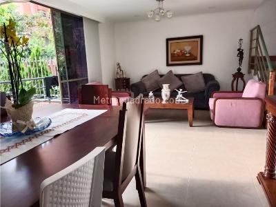 Casa de 4 alcobas en venta en Envigado, Medellín, 234 m² · foto 3 de 14