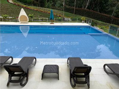 Casa de 5 alcobas en venta en Las Palmas, Medellín, 1760 m² · foto 2 de 20