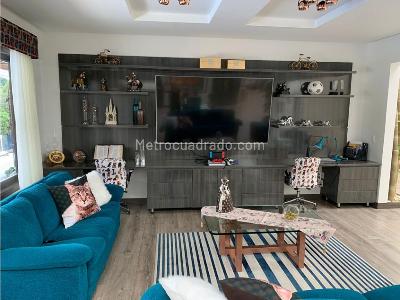 Casa de 5 alcobas en venta en Las Palmas, Medellín, 1760 m² · foto 10 de 20