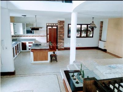 Casa de 4 alcobas en venta en Las Lomitas, Sabaneta, 350 m² · foto 3 de 11