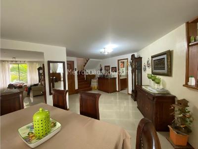 Casa de 3 alcobas en venta en San Jose, Sabaneta, 200 m² · foto 4 de 20