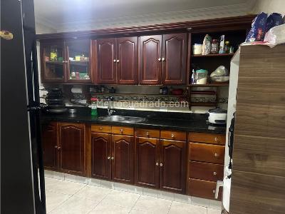 Casa de 4 alcobas en venta en La Almeria, Medellín, 146 m² · foto 4 de 10