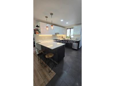 Casa de 3 alcobas en venta en Loma Del Chocho, Envigado, 104 m² · foto 2 de 12