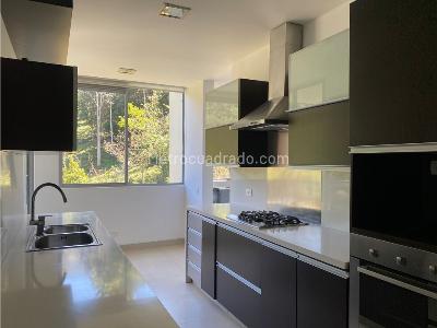 Apartamento de 3 alcobas en venta en Los Balsos Poblado, Medellín, 245 m² · foto 2 de 20