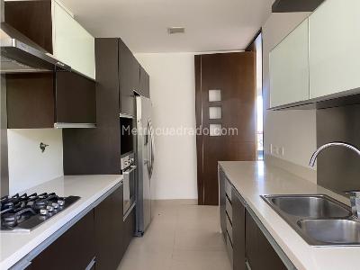 Apartamento de 3 alcobas en venta en Los Balsos Poblado, Medellín, 245 m² · foto 3 de 20