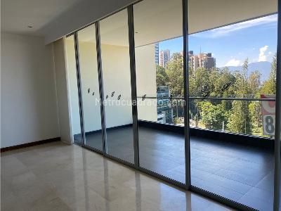 Apartamento de 3 alcobas en venta en Los Balsos Poblado, Medellín, 245 m² · foto 5 de 20