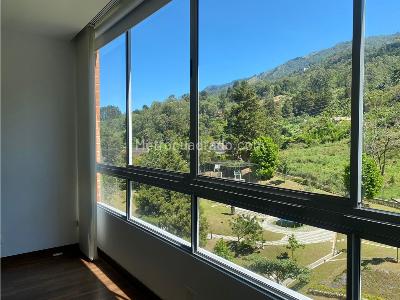 Apartamento de 3 alcobas en venta en Los Balsos Poblado, Medellín, 245 m² · foto 12 de 20