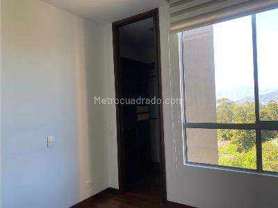 Apartamento de 3 alcobas en venta en Los Balsos Poblado, Medellín, 245 m² · foto 16 de 20