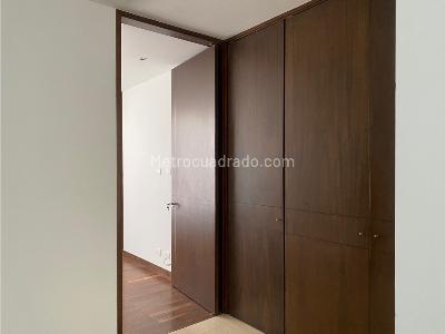 Apartamento de 3 alcobas en venta en Los Balsos Poblado, Medellín, 245 m² · foto 17 de 20