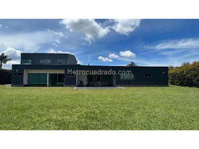 Casa de 4 alcobas en venta en Llano Grande, Rionegro, 500 m² · foto 2 de 9