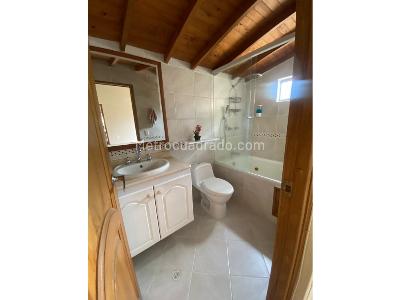 Casa de 3 alcobas en venta en Loma De Las Brujas, Envigado, 135 m² · foto 13 de 20