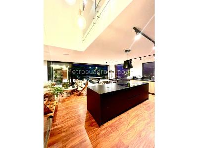 Casa de 3 alcobas en venta en El Poblado, Medellín, 310 m² · foto 2 de 16