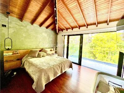 Casa de 3 alcobas en venta en El Poblado, Medellín, 310 m² · foto 10 de 16