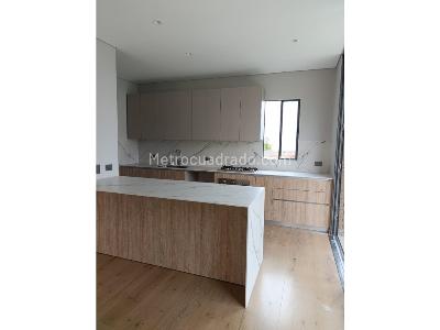 Apartamento de 3 alcobas en venta en Castropol, Medellín, 229 m² · foto 2 de 20