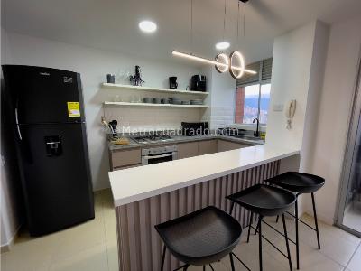 Apartamento de 2 alcobas en venta en Las Palmas, Medellín, 74 m² · foto 2 de 17