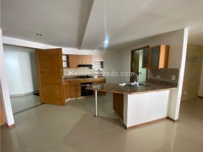 Apartamento de 4 alcobas en venta en Las Lomitas, Sabaneta, 111 m² · foto 2 de 20