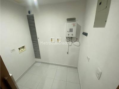 Apartamento de 4 alcobas en venta en Las Lomitas, Sabaneta, 111 m² · foto 17 de 20