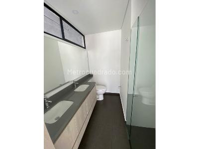 Apartamento de 3 alcobas en venta en El Poblado, Medellín, 122 m² · foto 17 de 18
