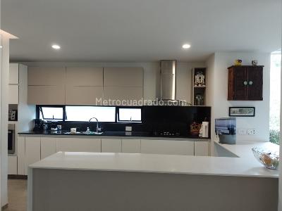 Casa de 3 alcobas en venta en La Calleja, Envigado, 307 m² · foto 6 de 20