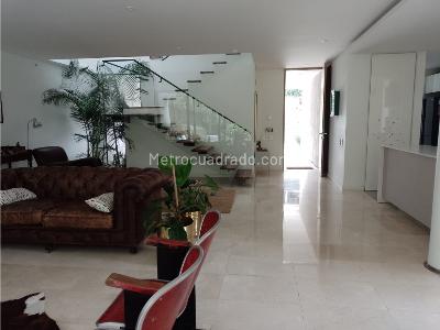 Casa de 3 alcobas en venta en La Calleja, Envigado, 307 m² · foto 9 de 20