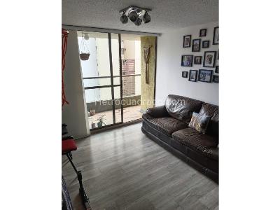 Apartamento de 3 alcobas en venta en Loma De Los Bernal, Medellín, 97 m² · foto 2 de 20