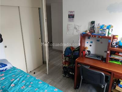 Apartamento de 3 alcobas en venta en Loma De Los Bernal, Medellín, 97 m² · foto 7 de 20