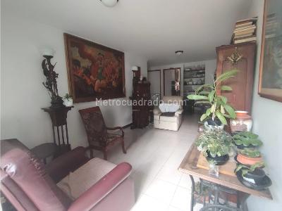 Apartamento en venta en El Poblado, Medellín · foto 2 de 13