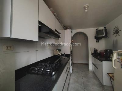Apartamento en venta en El Poblado, Medellín · foto 7 de 13