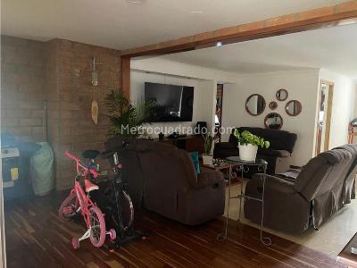 Apartamento en venta en Loma De Los Bernal, Medellín · foto 4 de 19