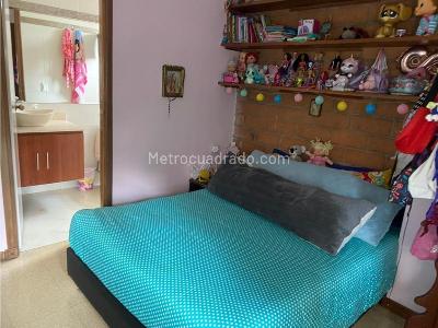 Apartamento en venta en Loma De Los Bernal, Medellín · foto 8 de 19
