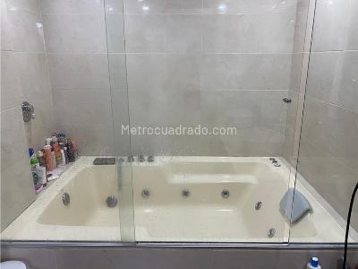 Apartamento en venta en Loma De Los Bernal, Medellín · foto 17 de 19