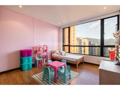 Apartamento de 4 alcobas en venta en El Poblado, Medellín, 300 m² · foto 16 de 20