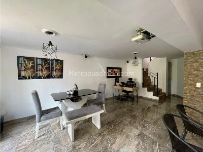 Casa de 4 alcobas en venta en Los Alcazares, Sabaneta, 210 m² · foto 3 de 20