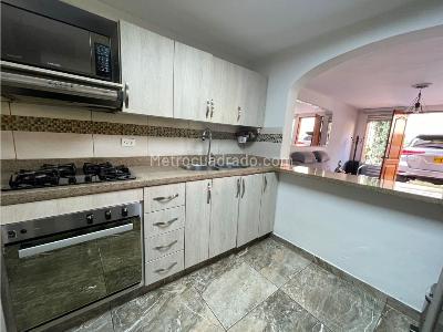 Casa de 4 alcobas en venta en Los Alcazares, Sabaneta, 210 m² · foto 7 de 20