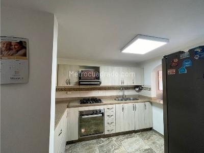 Casa de 4 alcobas en venta en Los Alcazares, Sabaneta, 210 m² · foto 8 de 20