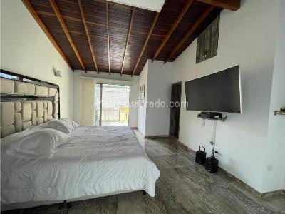 Casa de 4 alcobas en venta en Los Alcazares, Sabaneta, 210 m² · foto 15 de 20