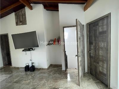 Casa de 4 alcobas en venta en Los Alcazares, Sabaneta, 210 m² · foto 16 de 20