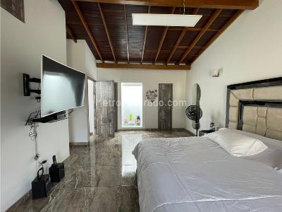 Casa de 4 alcobas en venta en Los Alcazares, Sabaneta, 210 m² · foto 18 de 20