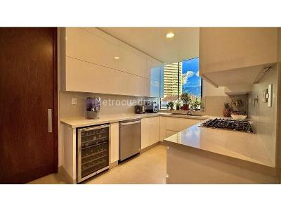 Apartamento de 3 alcobas en venta en El Poblado, Medellín, 220 m² · foto 4 de 18
