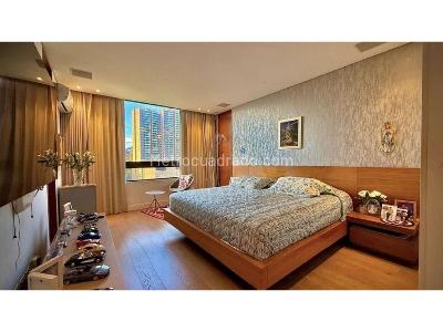 Apartamento de 3 alcobas en venta en El Poblado, Medellín, 220 m² · foto 7 de 18