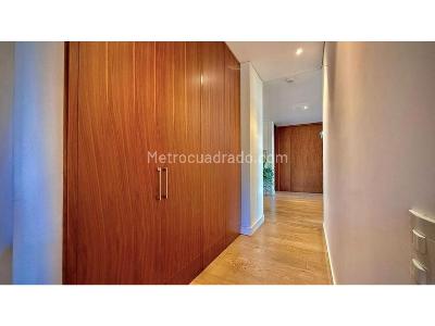Apartamento de 3 alcobas en venta en El Poblado, Medellín, 220 m² · foto 17 de 18