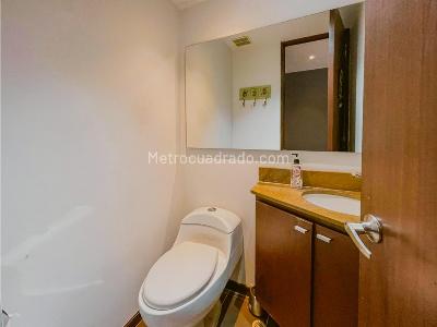 Apartamento en venta en El Poblado, Medellín · foto 5 de 10