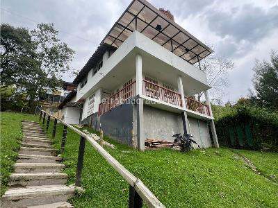 Casa de 5 alcobas en venta en El Poblado, Medellín · foto 3 de 20