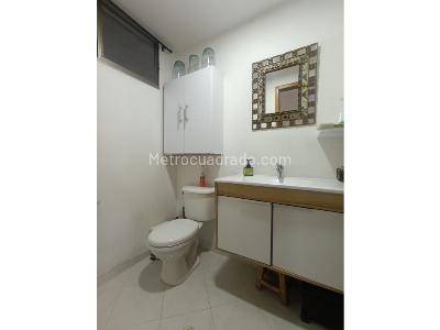 Apartamento de 5 alcobas en venta en Loma De Los Bernal, Medellín, 109 m² · foto 4 de 6