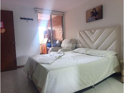 Apartamento de 5 alcobas en venta en Loma De Los Bernal, Medellín, 109 m² · foto 5 de 6