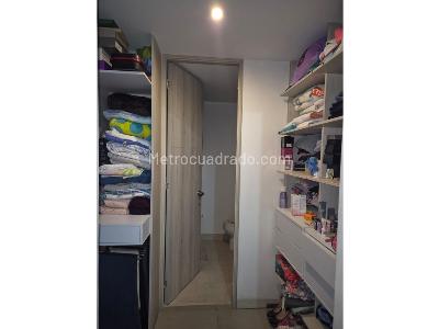 Apartamento en venta en Loma De Los Bernal, Medellín · foto 10 de 13