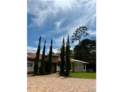 Casa de 4 alcobas en venta en Llano Grande, Rionegro, 2000 m² · foto 3 de 12