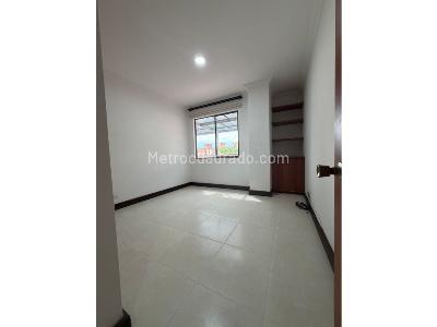 Apartamento en venta en Loma De Los Bernal, Medellín · foto 4 de 17
